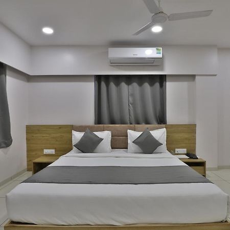 Hotel Monville Group ואדודרה מראה חיצוני תמונה