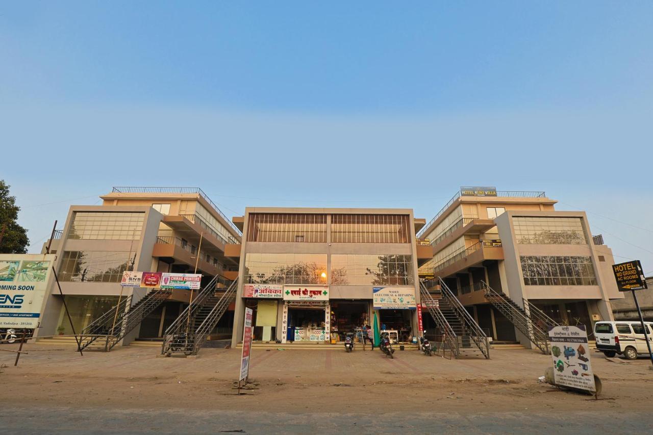Hotel Monville Group ואדודרה מראה חיצוני תמונה