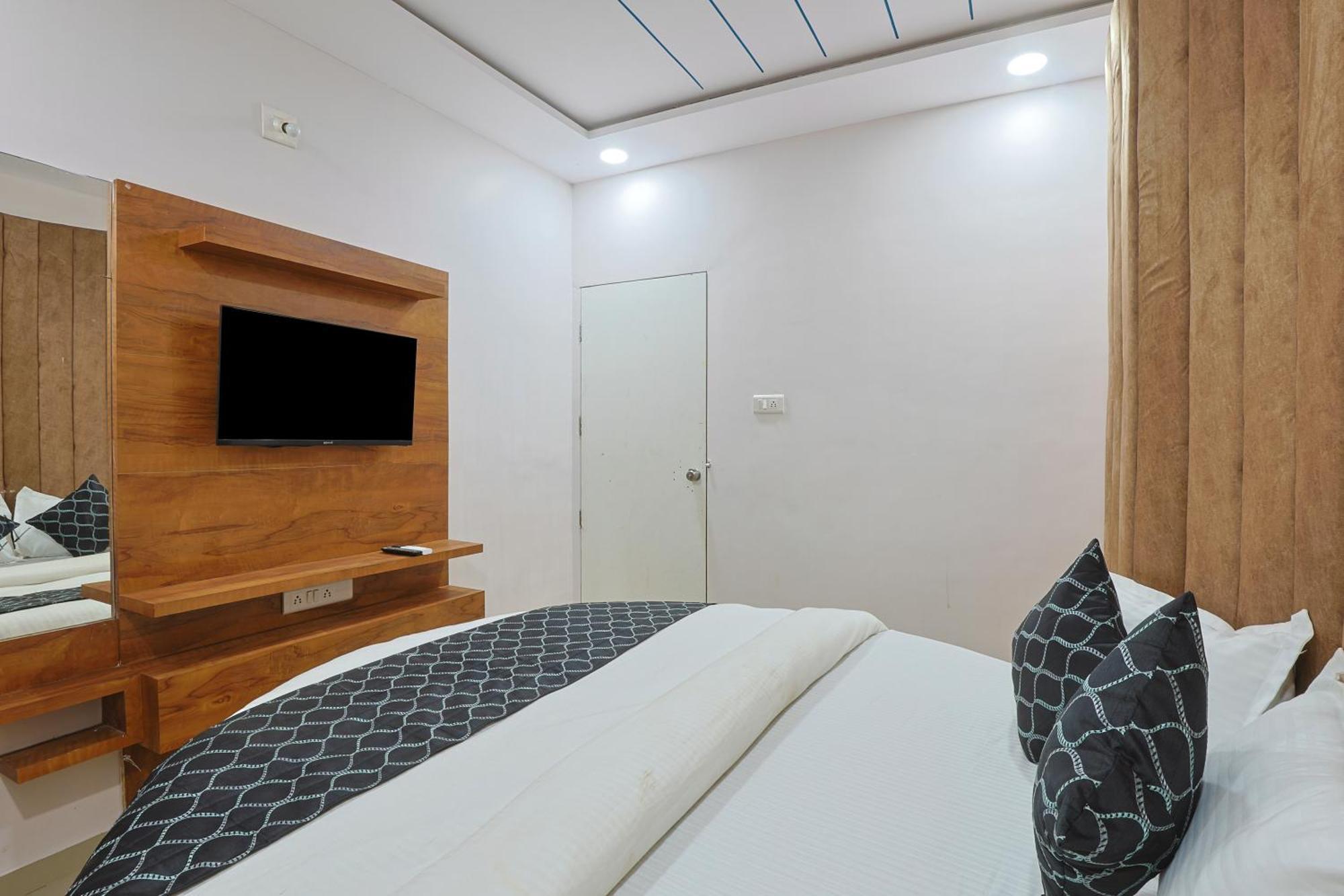 Hotel Monville Group ואדודרה מראה חיצוני תמונה