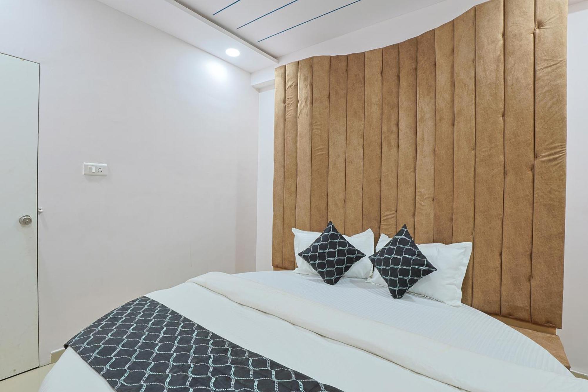 Hotel Monville Group ואדודרה מראה חיצוני תמונה